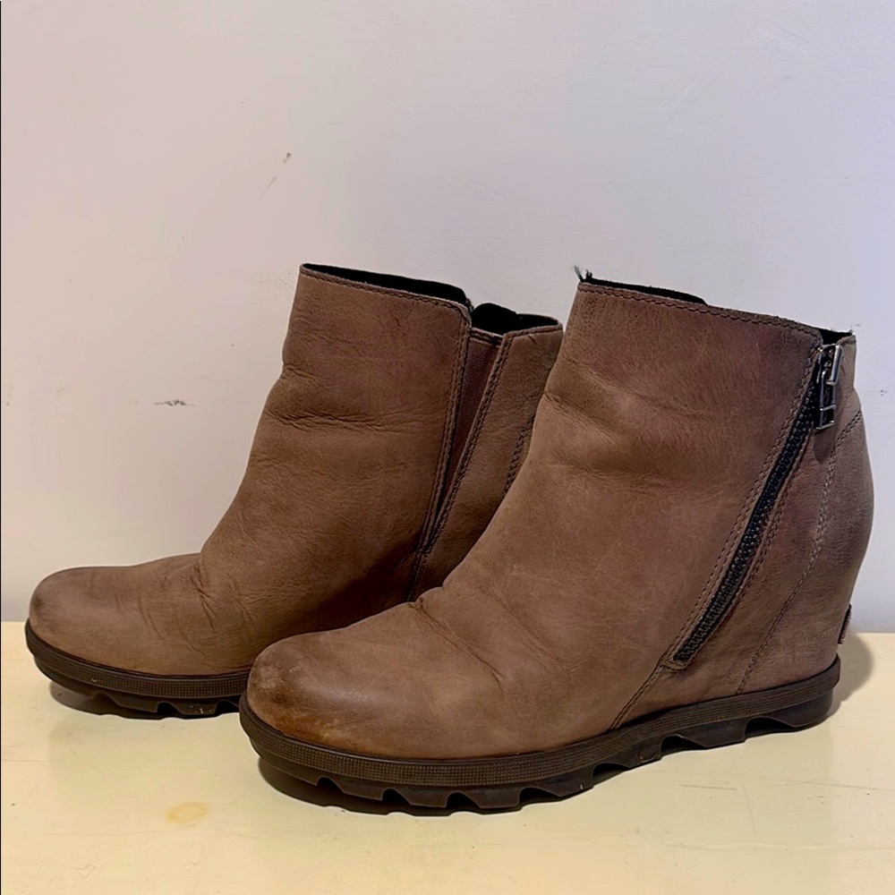 Sorel Joan Wedge Boot - dark taupe